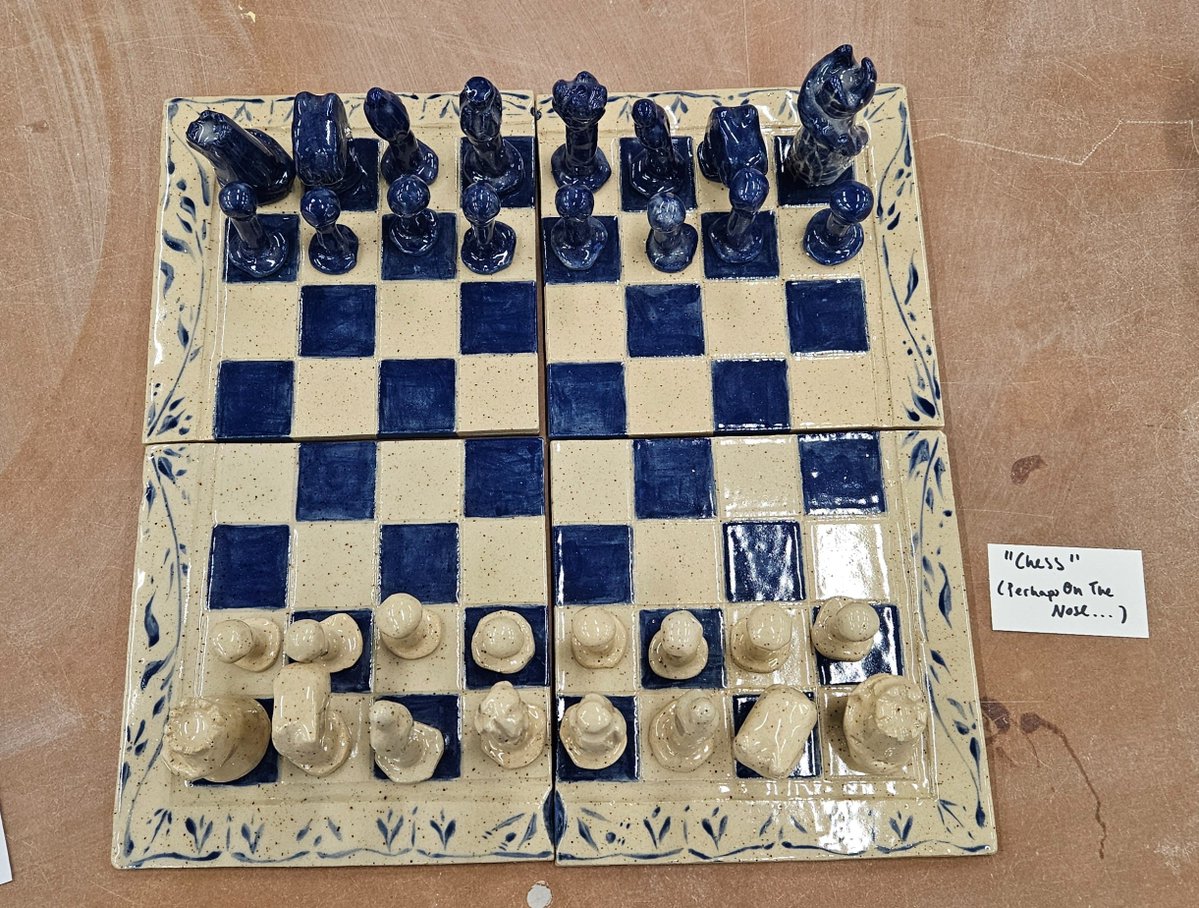 sunken_silk's tweet image. THE CHESS SET MADE BY CHESS FOR CHESS ABOUT CHESS IS FINALLY DONEEEEEE!!!!