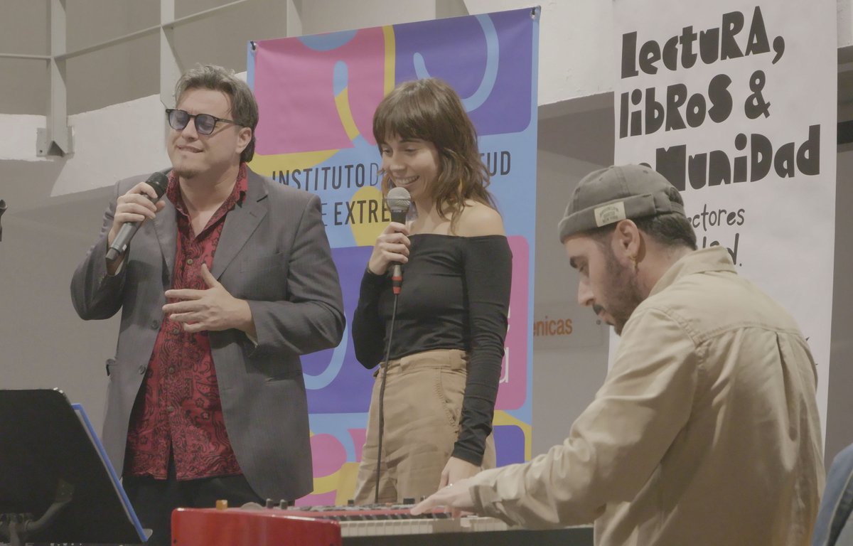 🎯Ayer tuvimos el 3º Encuentro de Lectura y fue maravilloso💚
Dialogamos con profesionales y jóvenes intercambiando ideas y consejos prácticos para fomentar el interés lector juvenil. Además, disfrutamos de los conciertos de las extremeñas Anda Jaleo y Duende Josele.