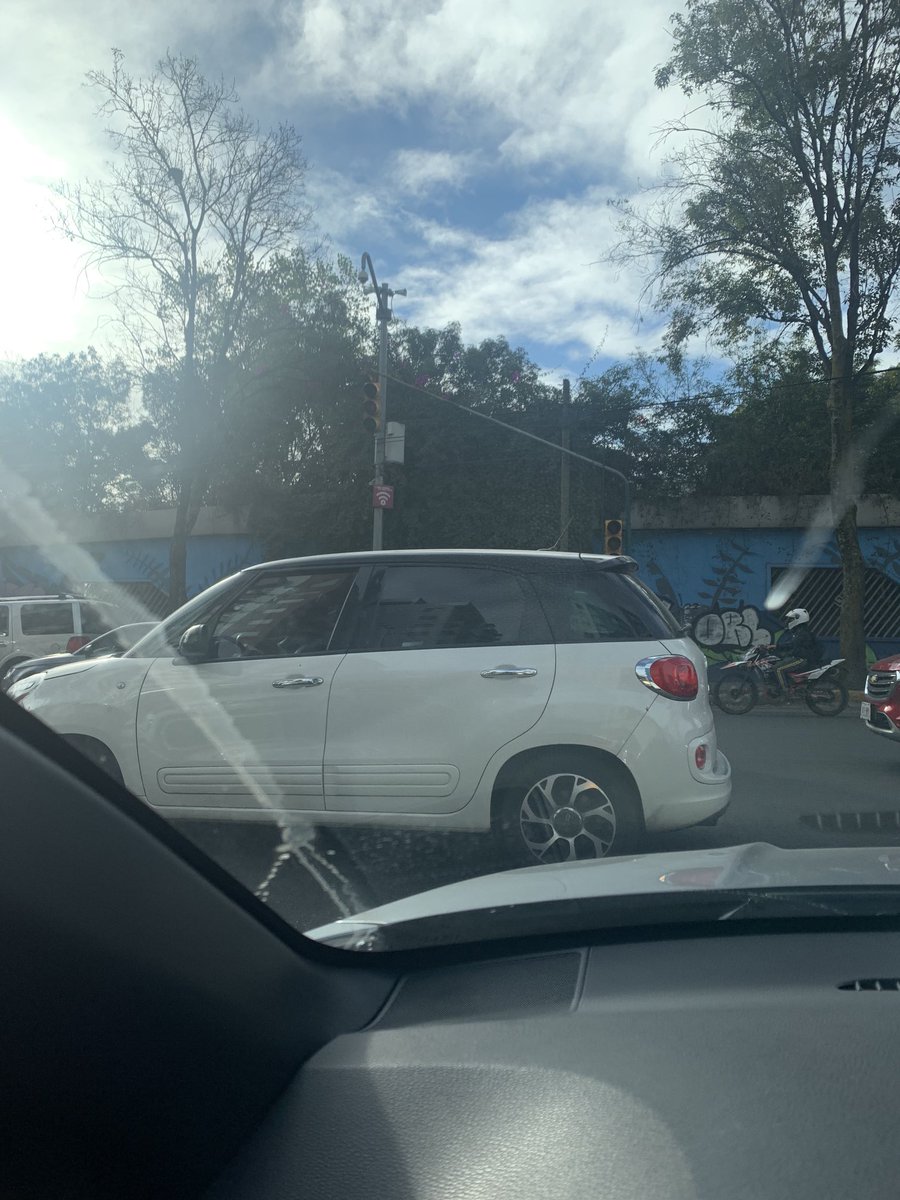 ⁦<a href="/Claudiashein/">Claudia Sheinbaum Pardo</a>⁩ ⁦<a href="/ClaraBrugadaM/">Clara Brugada Molina</a>⁩ ⁦<a href="/GobCDMX/">Gobierno de la Ciudad de México</a>⁩ ⁦<a href="/SSC_CDMX/">SSC CDMX</a>⁩ ⁦<a href="/OVIALCDMX/">OVIAL_SSCCDMX</a>⁩ URGE reparación de semáforos descompuestos desde hace dos días en Prolongación San Antonio 129, antes de Alta Tensión. Sumamente peligroso poder cruzar.