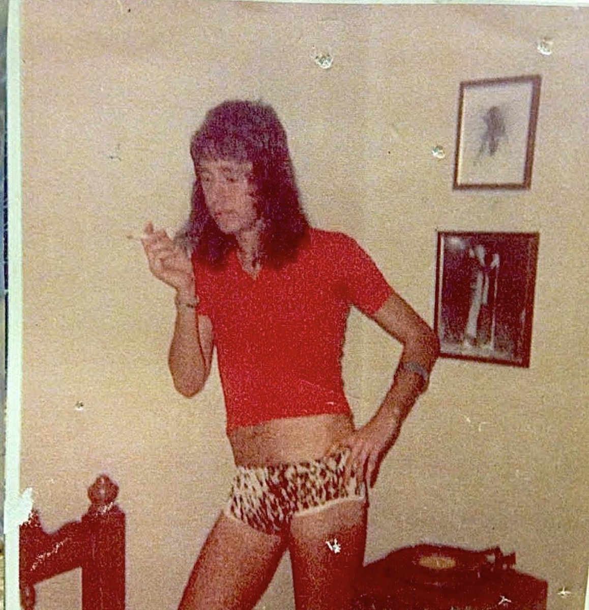 JaggerVillain's tweet photo. @DrewLaneShow @elrick @DrewLaneShow Ace Frehley could have used one.  RIP Spaceman! https://t.co/LlOKqJikNM