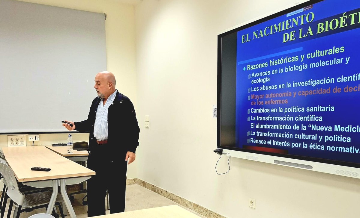 SEDISA_NET's tweet image. Juan Carlos Álvarez, hablando de bioética, nos ofrece su definición, sus claves y los problemas de su aplicación en una jornada más de #MUGYPS.