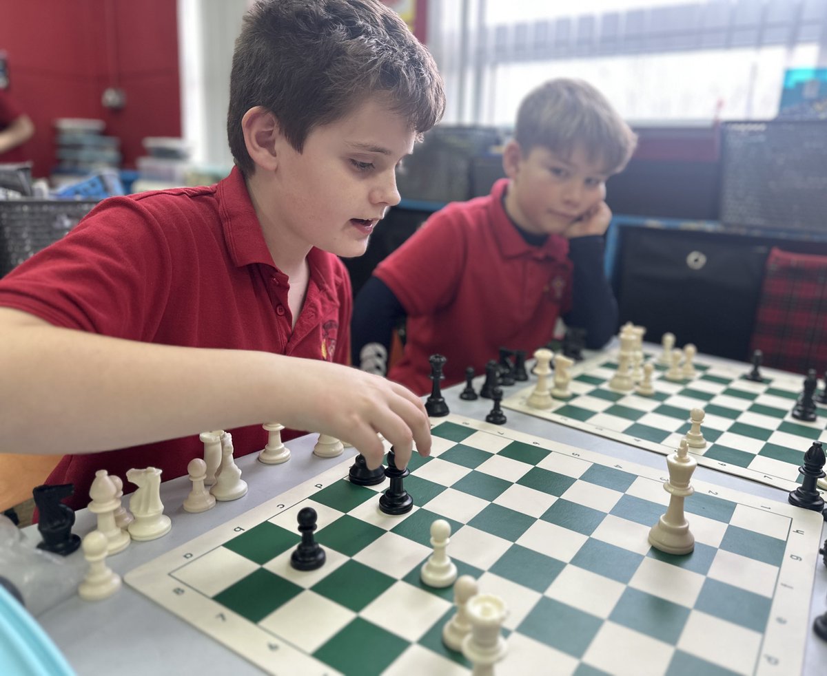 ScoilAilbhe's tweet image. Our after-school clubs continue to be very busy! These chess players are getting ready to take part in @Ficheall_ie tournament after Christmas. Serious #concentration is required for this! ♟️♟️♟️#funwithfriends #problemsolving #criticalthinking @chesscom