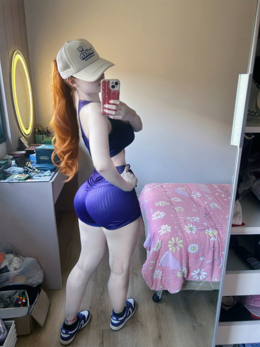 Julia Roper 🦇 tweet media