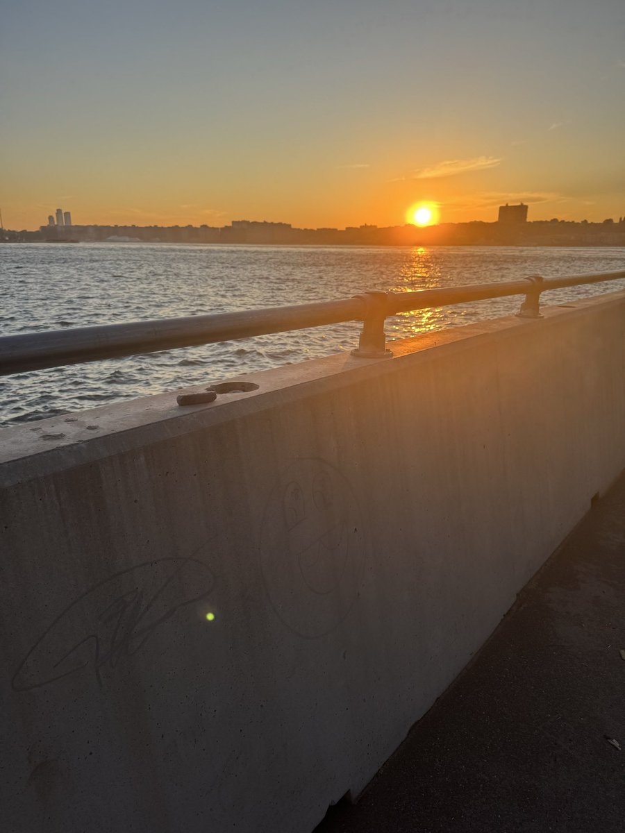 peterajhgraham's tweet image. how to work with hard people 101:

1. let your values dictate your actions, not your emotions or reactions to others
2. always be willing to see the other POV
3. realize most people rarely act out of malice, it’s usually ignorance and/or defensiveness