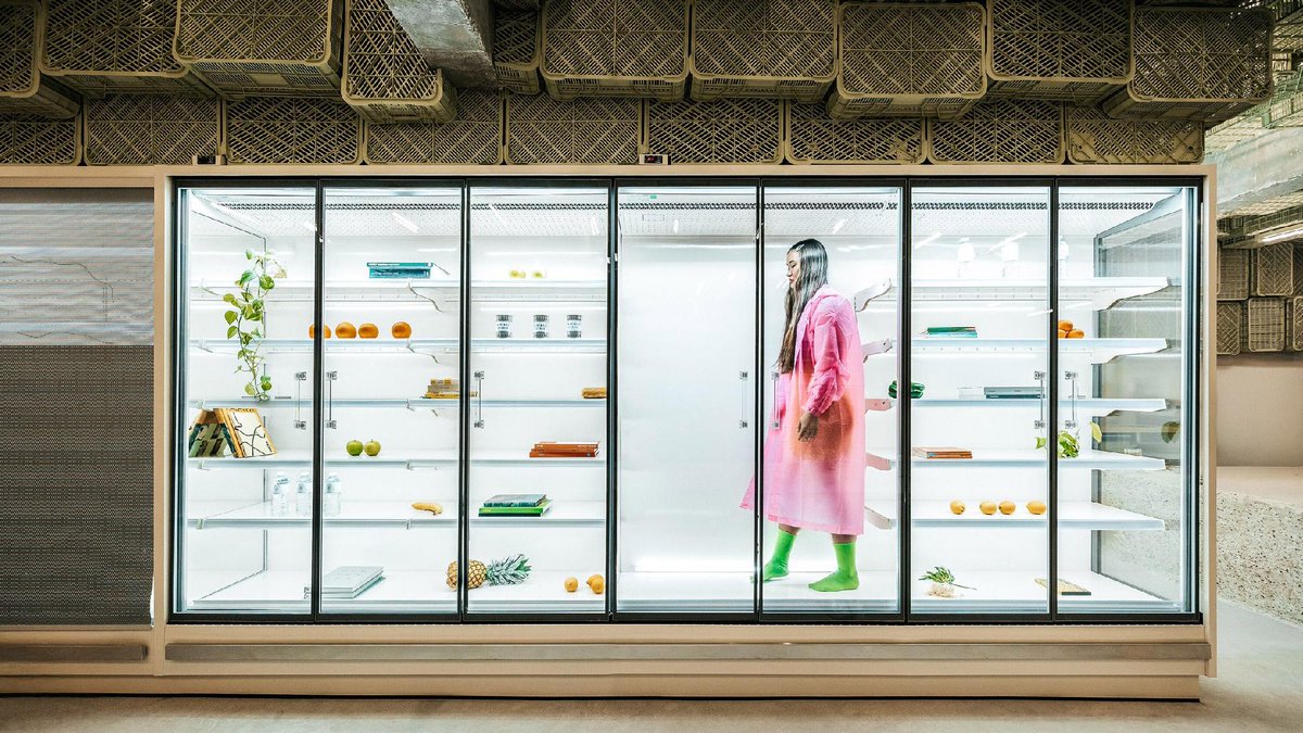 dezeen's tweet image. Plastic Box store is &quot;a brutalist art gallery disguised as a supermarket&quot;: dezeen.com/2025/11/28/pla…