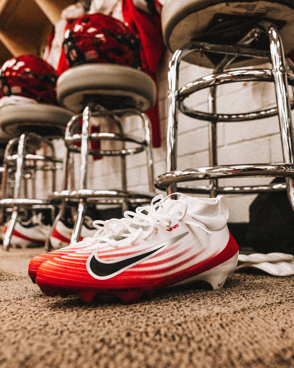 AztecFB's tweet image. Dressed for Success 🔴⚪️

#AztecFAST 🍢 x #BeTheA1pha 🐺 x #TheClimb📈