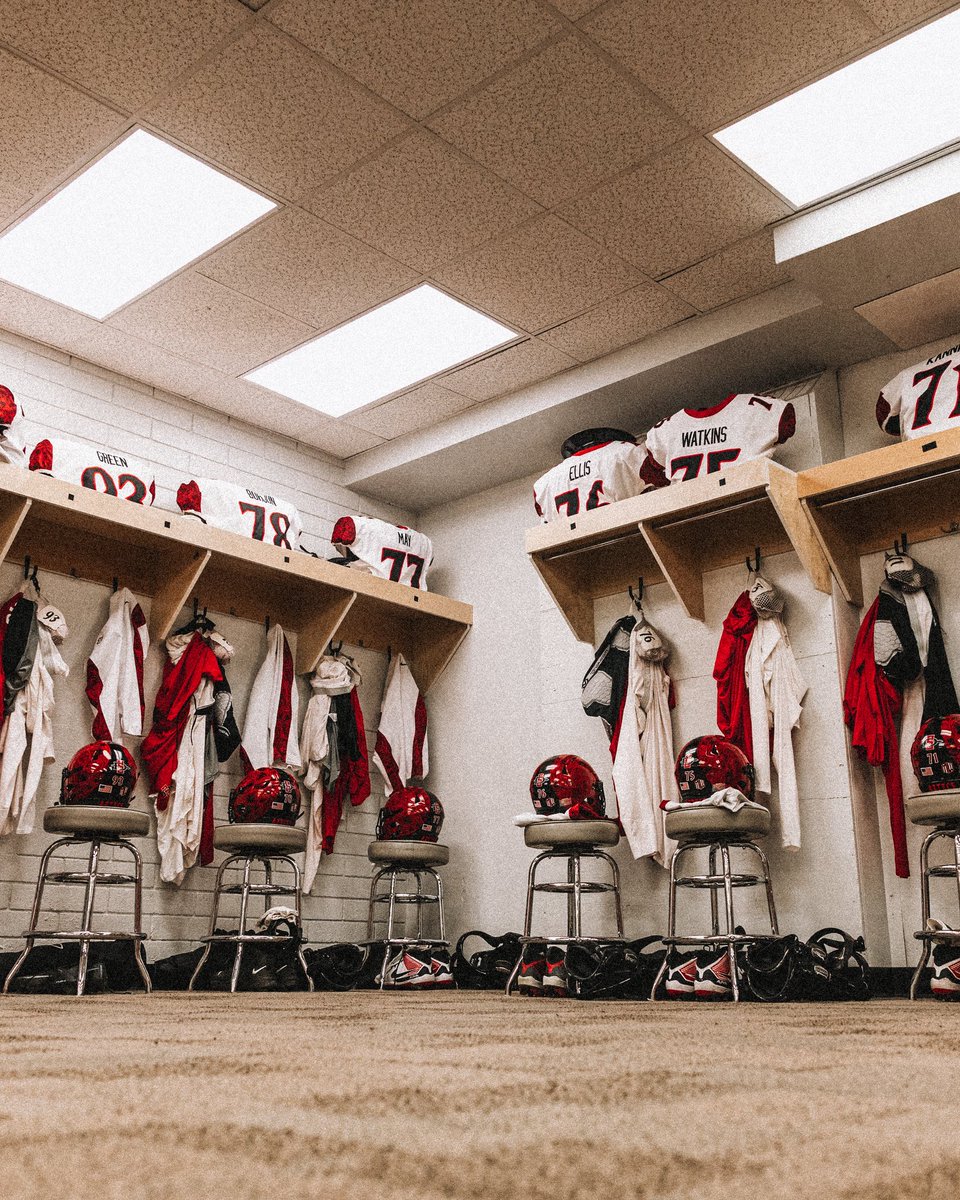 AztecFB's tweet image. Dressed for Success 🔴⚪️

#AztecFAST 🍢 x #BeTheA1pha 🐺 x #TheClimb📈