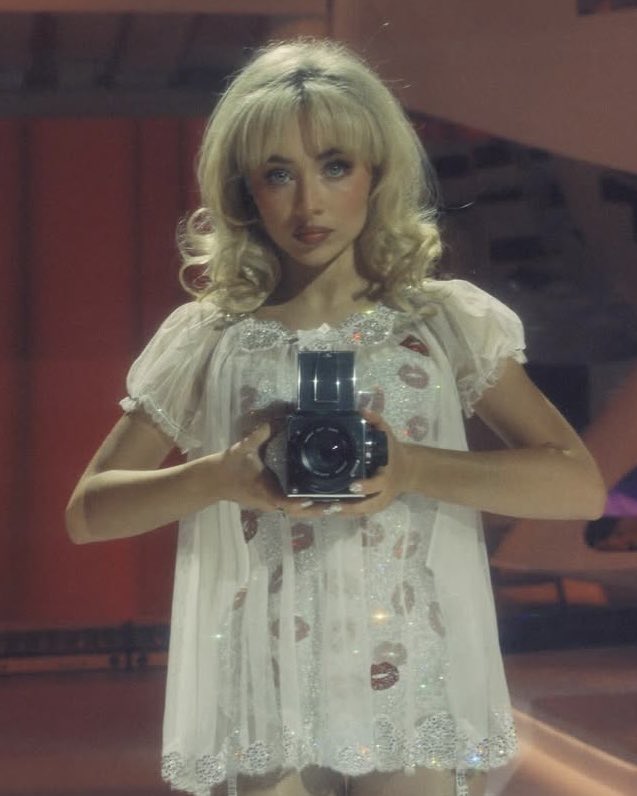 filesbrina's tweet image. she&apos;s made of angel dust