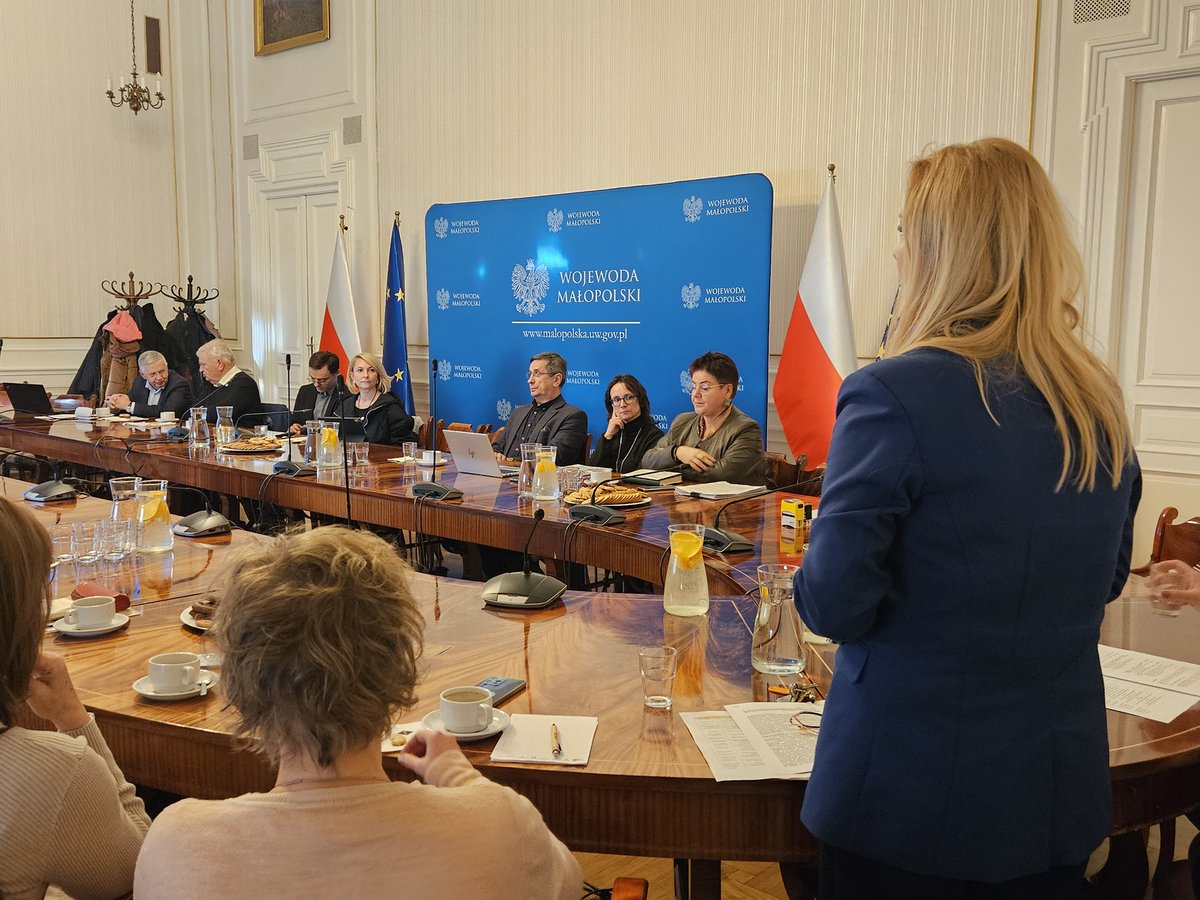 🟣 W <a href="/Malopolski_UW/">Małopolski Urząd Wojewódzki 🇵🇱</a> odbyło się spotkanie Zespołu Ekspertów ds. Polityki Senioralnej, któremu przewodniczyła pełnomocniczka wojewody małopolskiego ds. polityki senioralnej Edyta Kowalska. Obradom przysłuchiwała się wicewojewoda #ElżbietaAchinger.

Więcej➡️ malopolska.uw.gov.pl/PressArticlePa…