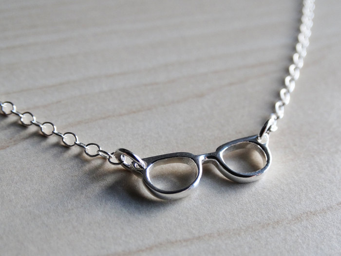 AolSpecial's tweet image. Tired of misplacing your specs! This darling little 18mm sterling silver glasses necklace is your chic solution! A brilliant #GlassesWearerGift that adds a touch of #PracticalStyle to any look. Comes beautifully boxed. #SterlingSilverJewellery aolspecial.com/Tiny-Silver-Gl…