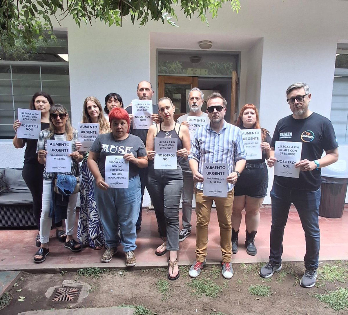 #Asamblea turno mediodía en Radio Mitre ⛔ agradecidos por los apoyos y la preocupación de la gente en medio de la situación que tenemos. En Córdoba los periodistas no somos millonarios y para llegar a fin de mes hacemos malabares <a href="/Cispren/">Cispren</a>