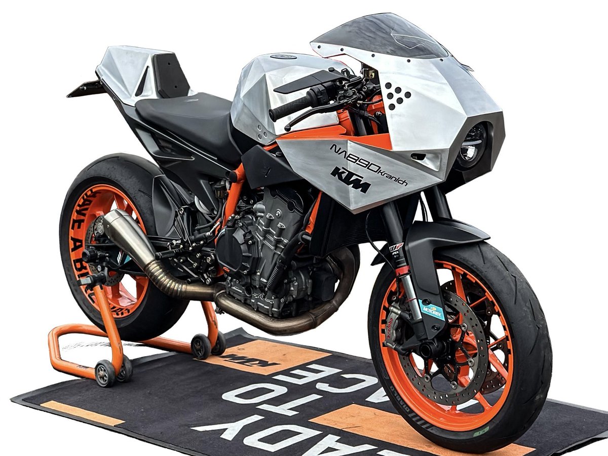 公式写真とうちの子並べようぜチャレンジ 【NA 890 Kranich 】 A café