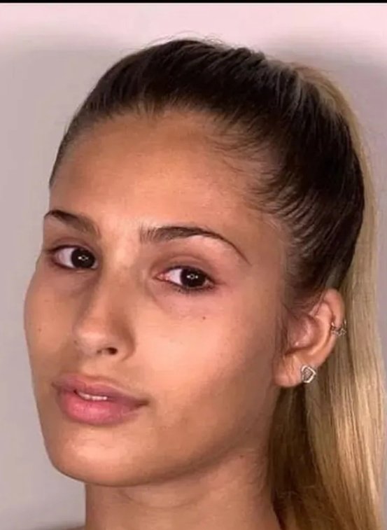 A julio le duele q le digan fea
Pq ella JURA q es linda.

GRONCHA Y VILLERA . ESO ES LO Q ES JULI POPOGIO
Seguí envidiando la hermosura y lo exitosa q es la china.
Quizás vos en otra vida