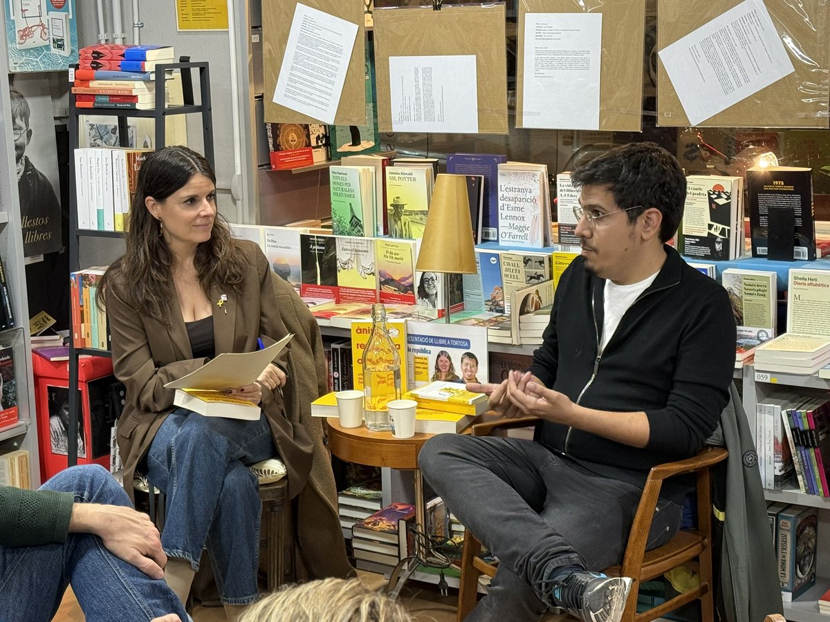 Presentació del llibre “Ànima de República” d’Aleix Sarri, a càrrec de Mònica Sales, presidenta del Grup Parlamentari de Junts, a La 2 de Viladrich de Tortosa.