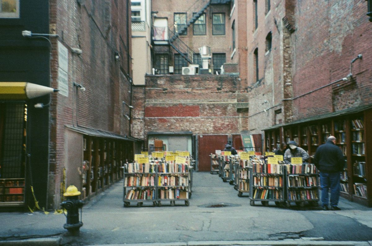 annamo_ana's tweet photo. Brattle Bookshop, Boston. https://t.co/OaWqYB1R8F