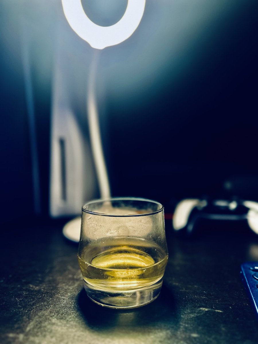 __beinghooman__'s tweet image. Hello saturday.... 🥃
#weekendmode #fridaynightscenes #weekendvibes
