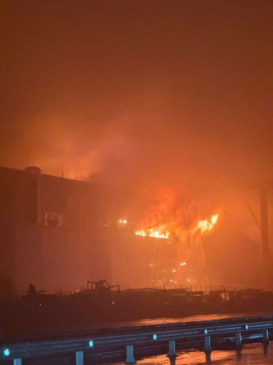 Gerashchenko_en's tweet image. Russian Telegram  channels report a fire at a storage warehouse where batteries are stored in Alabuga, Tatarstan, Russia (where Shahed drones are produced).

The fire has spread to about 1,000 square meters.

This information needs confirmation.