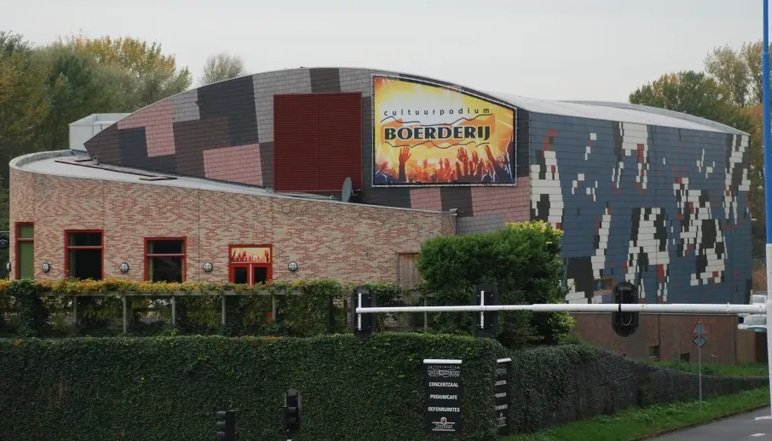 D66 is blij met de nieuwbouwplannen voor Poppodium Boerderij. We kunnen eindelijk aan de slag met een toekomstbestendig, duurzaam en markant gebouw. Nóg meer vertraging hadden we al die muzikanten, medewerkers en bezoekers niet aan kunnen doen.