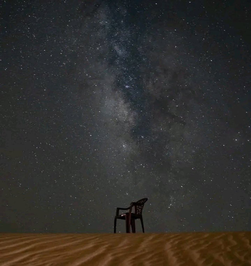 #بوح_آخر_الليل

      ياصاحبي ان كنت نشّاد عنّا
    جار الزمان وساعدوه المعاثير

     ودرب السعد سدوه منّا ومنّا
    وصاروا على خط السعاده مداقير

     والبين ابن الكلب لعلع وغنّا 
     وأذاقنا مر العبر والتعاسير

     ركز رماحه وصار للعسر بنّا
    وغدا سمانا منه عج ومعاصير