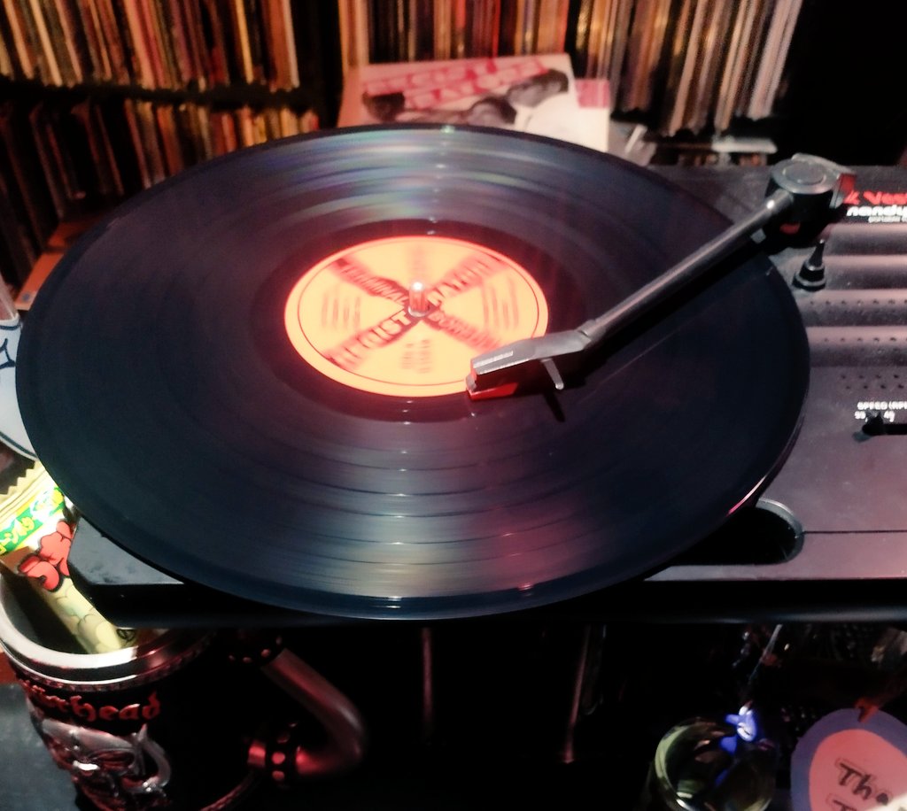 ミキサーがいきなり壊れてしまって、ポータブル・レコード・プレイヤーでのクワイエット・ナイトになってしまったのですが、私的にはとても楽しい夜でしたー！