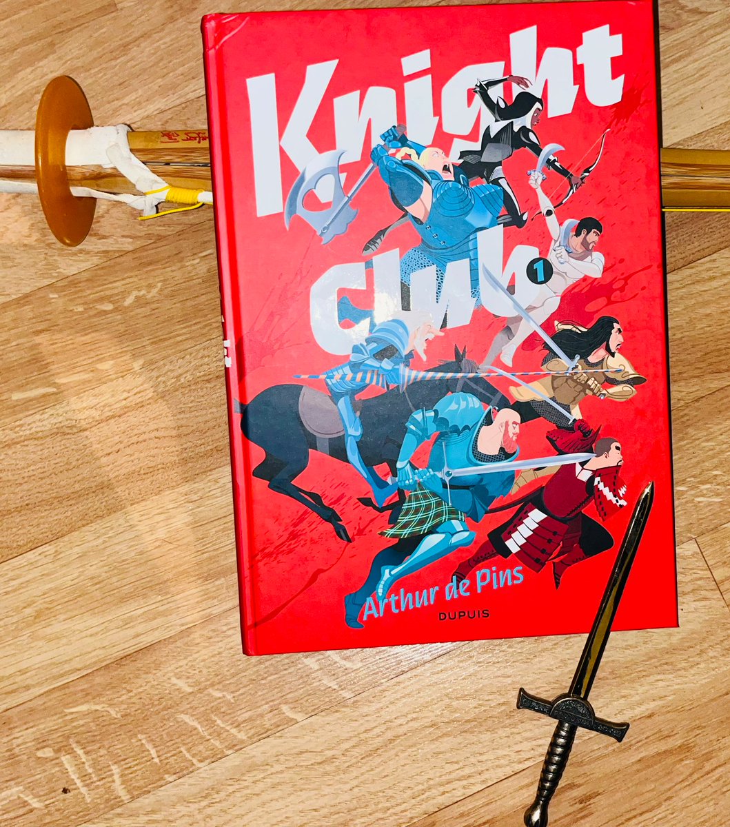 fisto_sr's tweet image. 📚⚔️🪓🏹🛡️🩸
#VendrediLecture 
avec des gros durs 
en armures.
« Knight Club tome 1 »d’ @arthurdepins chez les @EditionsDupuis 
BD disponible le 5/12 prochain 
↪️ instagram.com/p/DRmjl1YCEhF/…
#KnightClub #Dupuis #BD