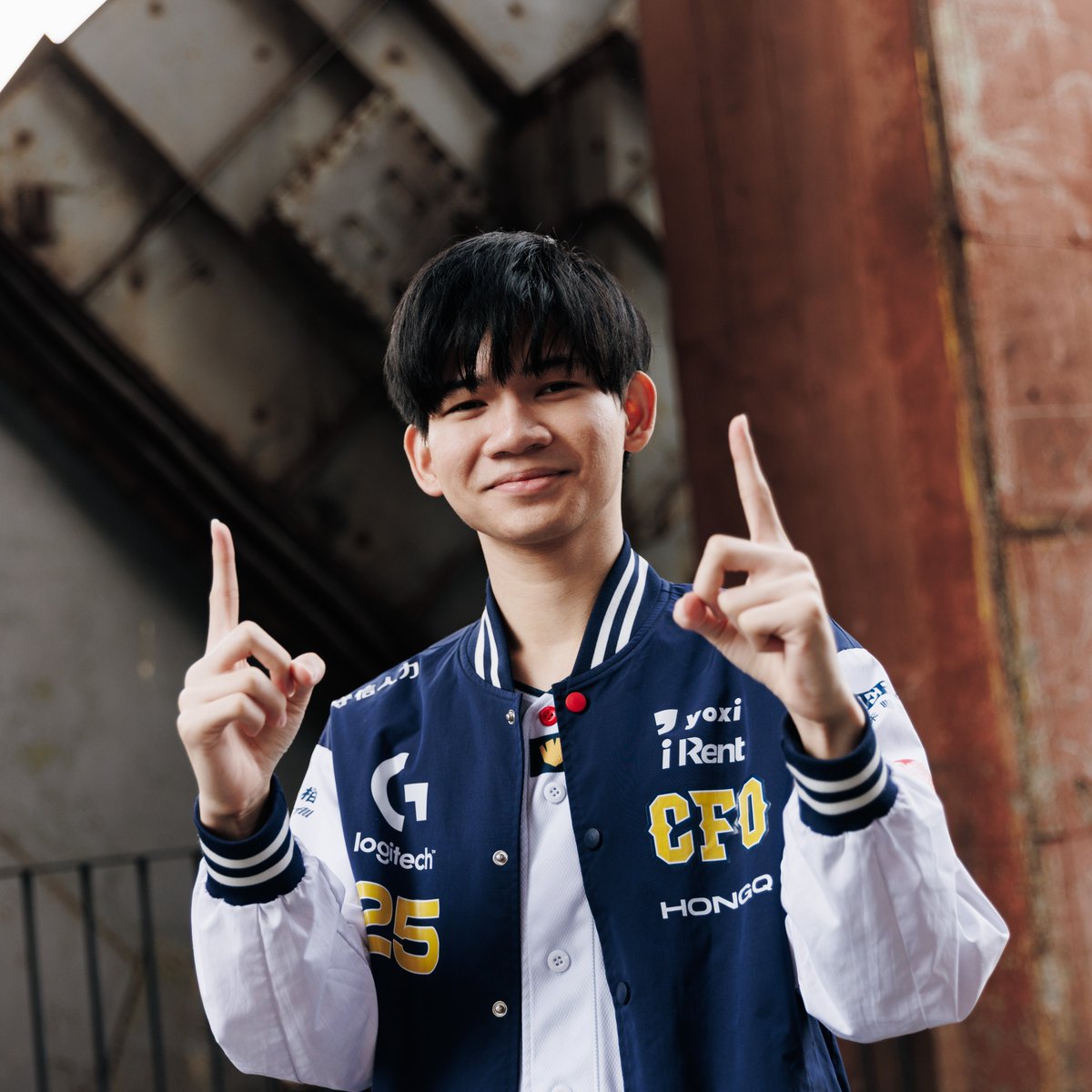 Sheep_Esports's tweet photo. HongQ 🇹🇼 wins Rookie of the Year at The @LeagueAwards 🏆 https://t.co/RcSw5e61R0