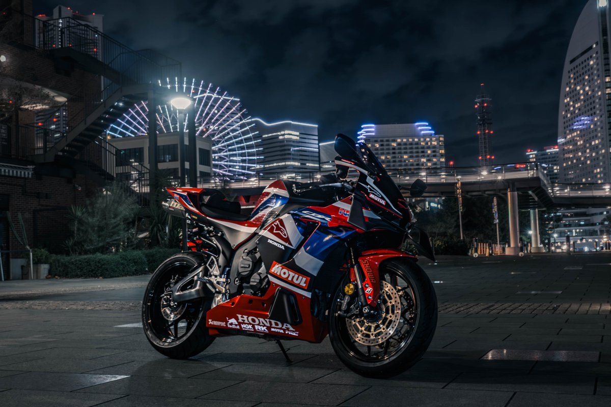 ラッピングやらモデリングやら色々やって仕上がったロクダボ君。

#cbr600rr
#honda