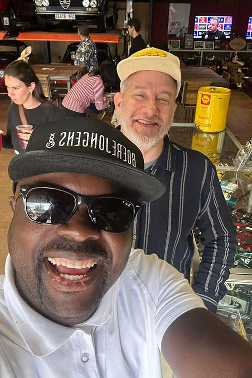 CannabisUrlaub's tweet image. Australien trifft Kapstadt 🌍🔥
Jason erlebt mit unserem Guide Kuda einen Tag voller Wein, Cannabis &amp;amp; echter Vibes – genau das, wofür Cannabisurlaub steht.
Pure Energie. Pure Verbindung. Pure Freiheit.
➡️ Mehr Erlebnisse: cannabisurlaub.com/reisen/news/42…
#cannabisurlaub #kapstadt