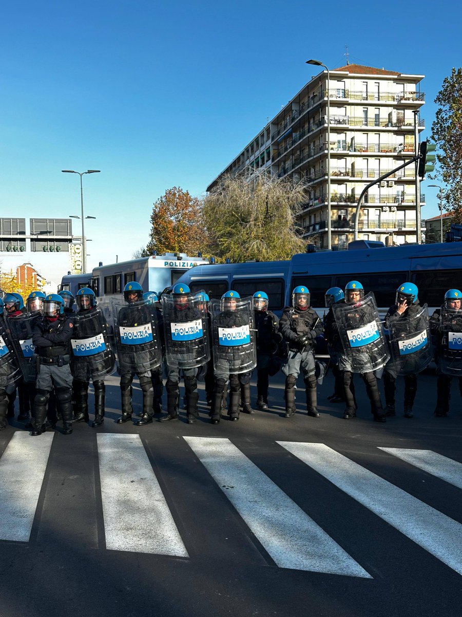 LO SCIOPERO GENERALE DEL SINDACALISMO DI BASE

Oggi più di 10.000 persone in piazza nel corteo per lo sciopero generale indetto dai sindacati di base con un'ampia partecipazione giovanile e studentesca

#FreePalestine
#StopBombingGaza
#CeasefireNow
#StopGenocide