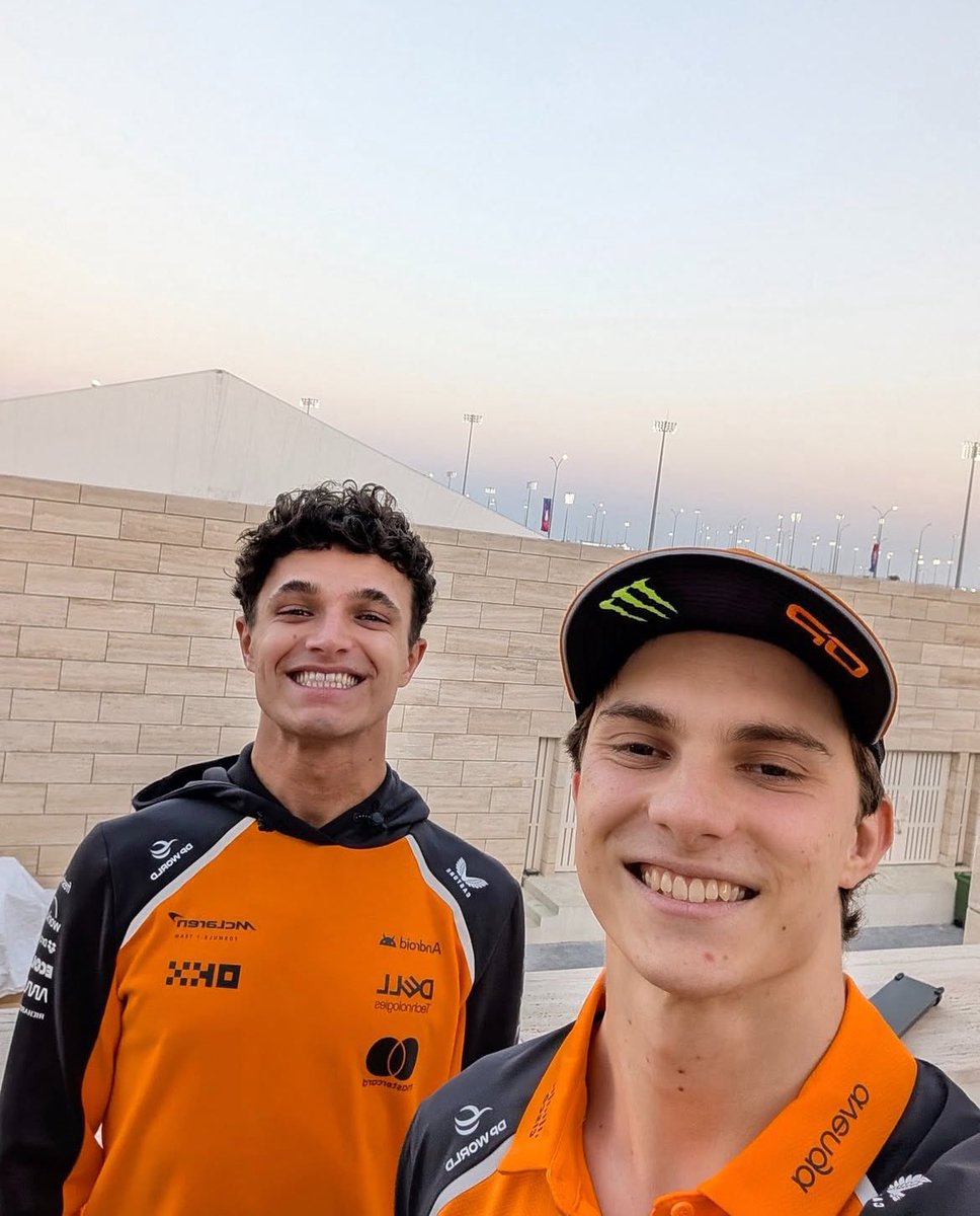 icudlsdot's tweet image. LAS SONRISAS QKDNWKD