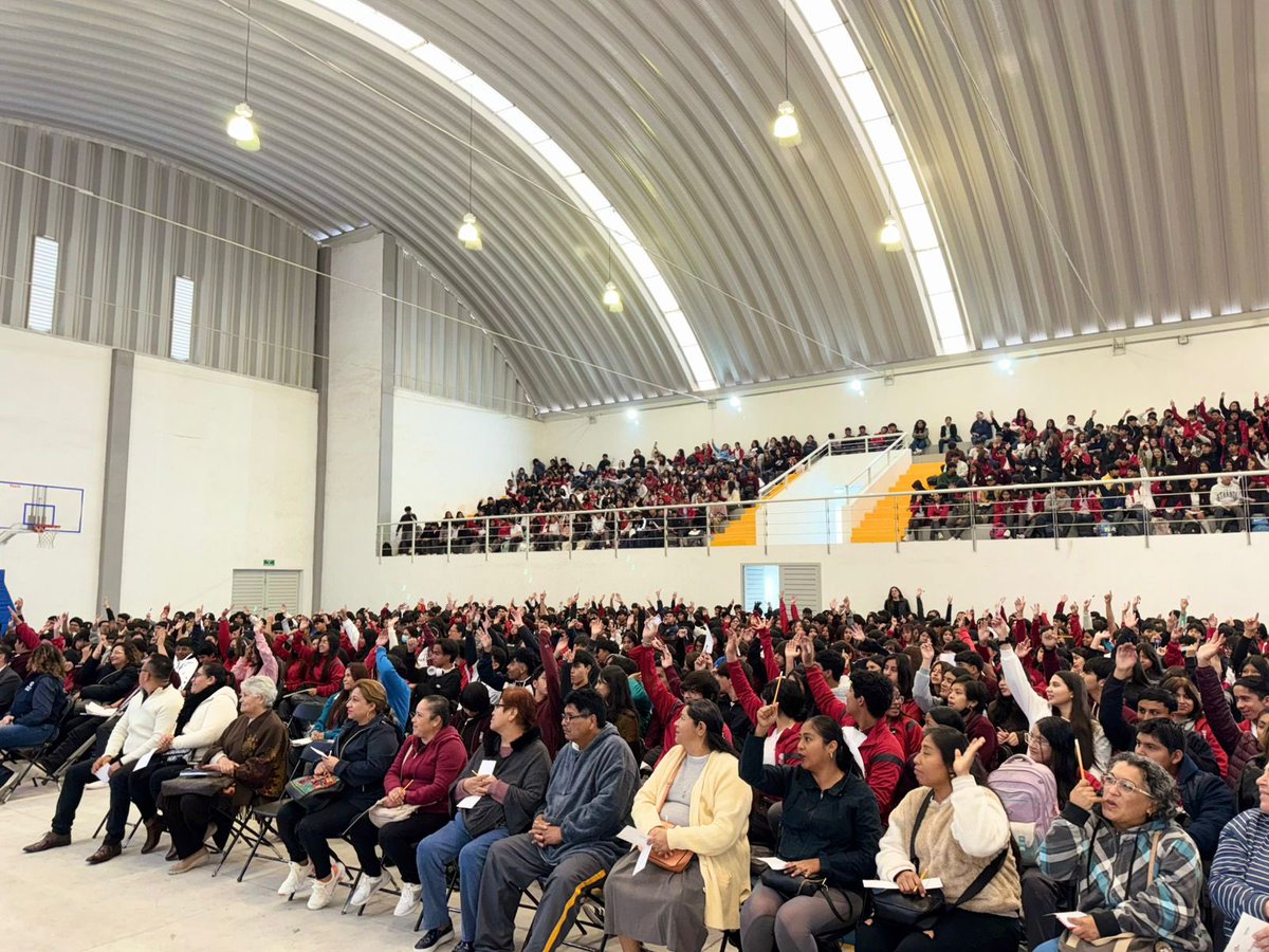 educacionqro's tweet image. Desconéctate para Conectar llegó al @COBAQ_Oficial para abrir conversación con las y los estudiantes sobre los peligros en línea y la importancia de un uso consciente de la tecnología. La seguridad digital también forma parte de su formación. 👥✨