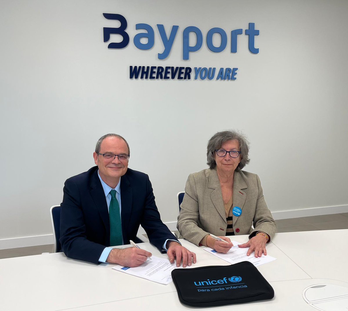 Nuestra presidenta Claudia Zafra y Miguel Ángel Criado, director general de la compañía Bayport firman un acuerdo de colaboración para impulsar iniciativas a favor de la infancia más vulnerable del mundo.
Antas entidades colabora la desde hace años. 
Empresas por el Cambio