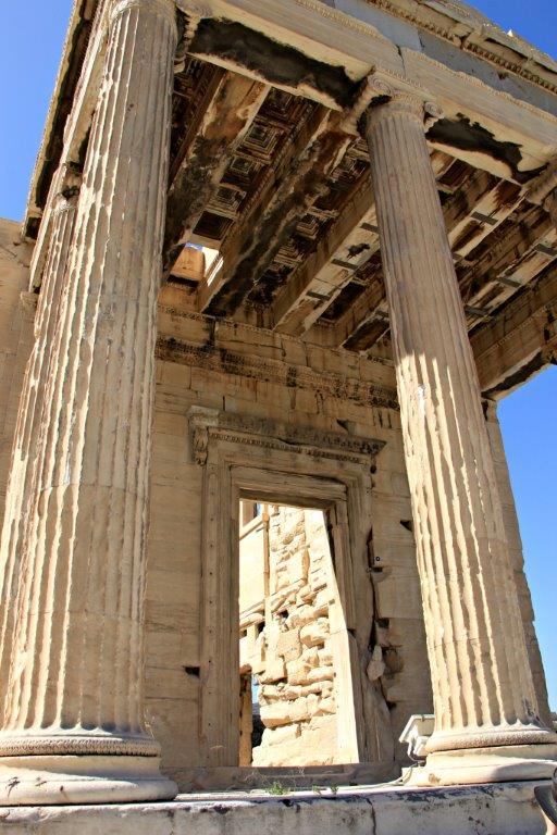 CompassandFork's tweet image. Your Survival Guide to the Parthenon in Athens bit.ly/2si54XD #traveltips #ttot
