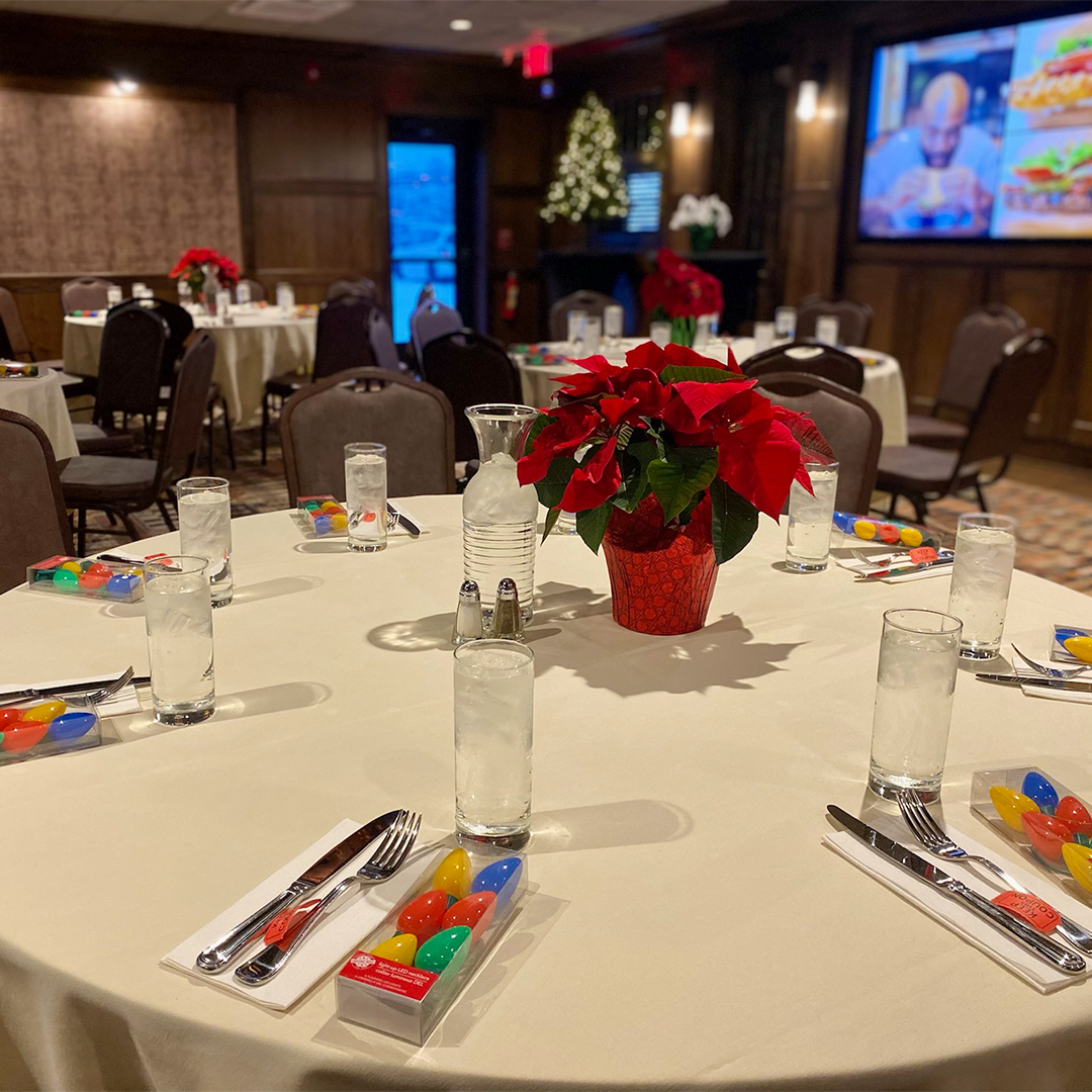CTTCatering's tweet image. The Event House is feeling festive as we head into December 🎄Interested in hosting your own event? Send us a message to learn more! 
.
.
.
.

#coppertopcatering #catering #holidaycatering #christmasparty #holidayparty #cnycatering