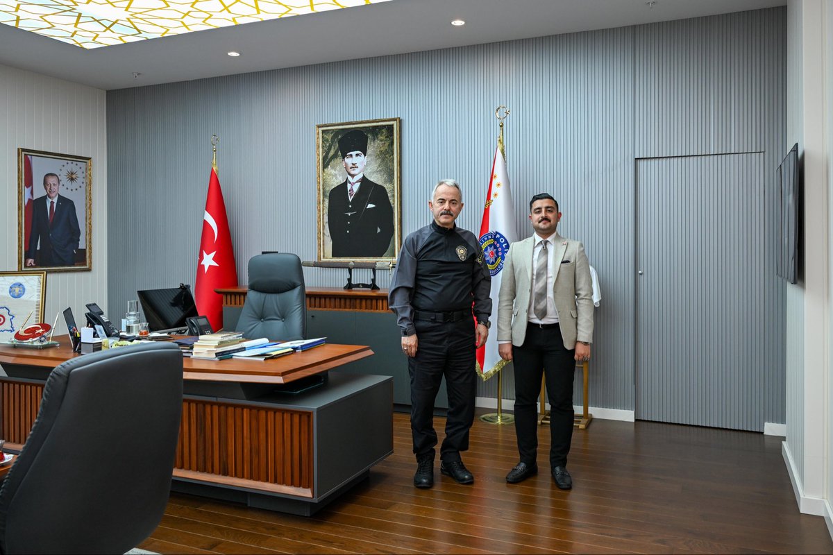 musluhusnu's tweet photo. Yalova İl Emniyet Müdürü Sn: Ümit BİTİRİK Beyefendiyi makamında ziyaret ettim. https://t.co/3zIvygnGy4