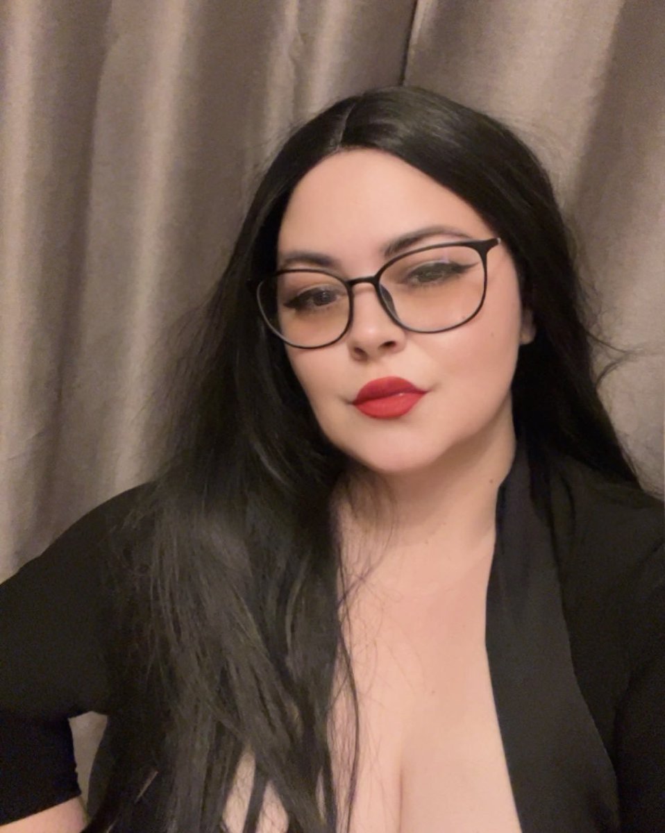 roxygoddess39's tweet image. Open your mouth and I will shut it