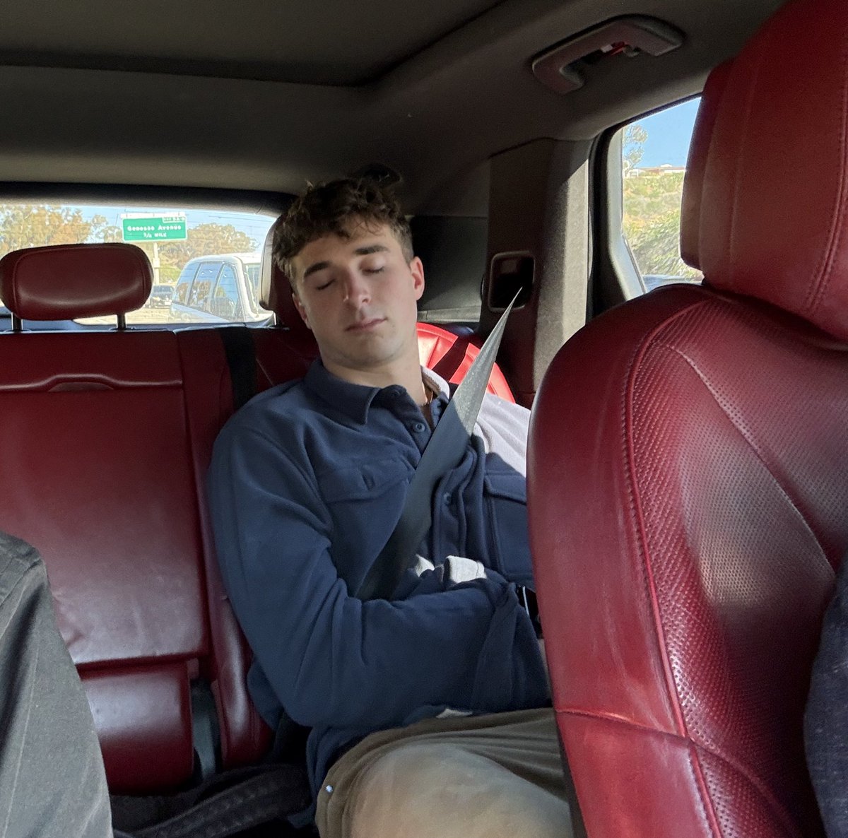 12yrs later…

Chaos at Aritzia, good crowd at $BBW, still tiring for little guys to go shopping. :)

Viori is crushing.