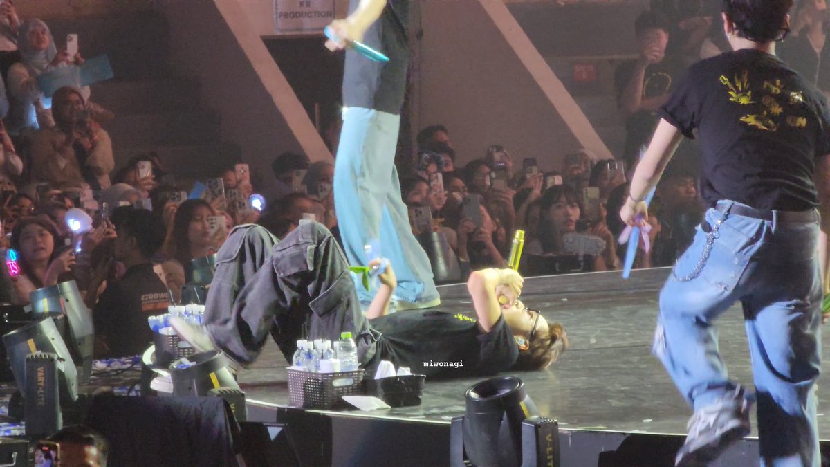 miwonagi's tweet image. i adore this photo in a way i can’t quite explain. he was singing with so much heart he ended up lying down on stage, completely caught up in the moment. it reminds me why i love watching him grow 🚿 __ 🚿