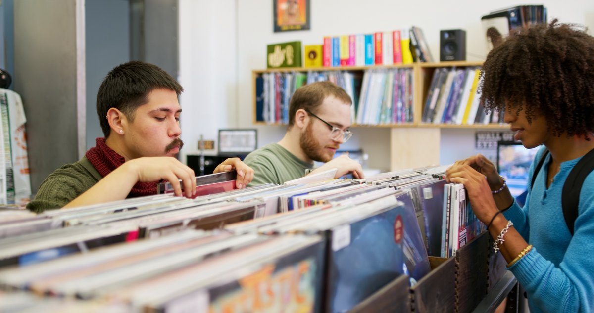 NYC_SBS's tweet image. NYC #smallbiz have saved $60M+ this year thanks to our #NYCBEST services — but they still need YOU. 🗽

This #SmallBusinessSaturday, shop local, eat local, and support the entrepreneurs who keep NYC moving. 🛍️🏪🍽️

Read why it matters: on.nyc.gov/4rkU7hH