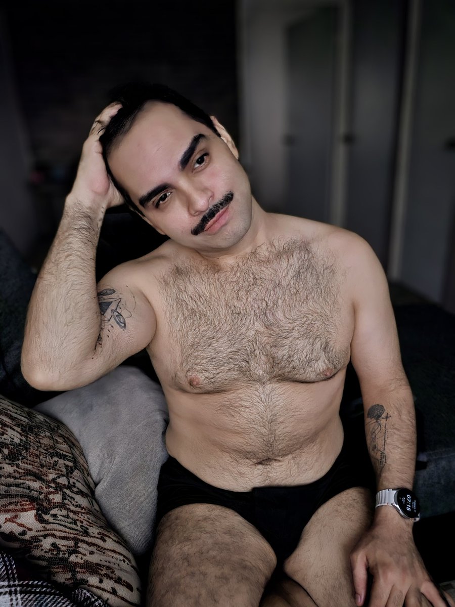 CRogoz's tweet photo. Pensando, pensamientos. 😝
#Pelos #HairyGuy #HairyChest #Moustache #Bigote https://t.co/XKUCCPinji