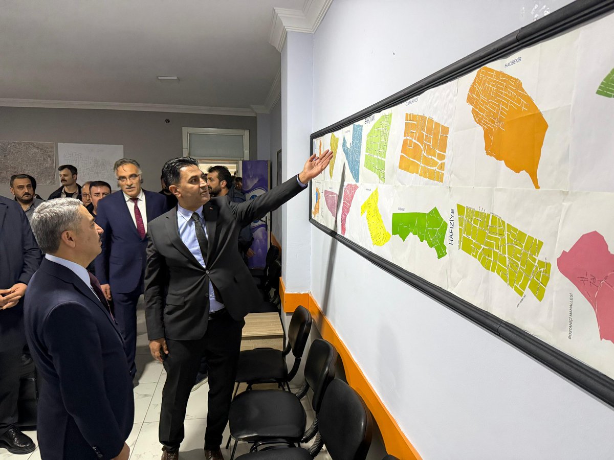 Bölge Koordinatörümüz Sn. <a href="/MustafaAlkayis/">Av. Mustafa Alkayış</a>  İl Koordinatörümüz Sn.<a href="/merdogan02/">Mehmet ERDOĞAN</a> ,  Milletvekilimiz Sn. <a href="/Burhan_Kayaturk/">Burhan Kayatürk</a> , İl Başkanımız Sn. <a href="/ArvasAbdulahat/">Abdulahat Arvas</a> ve İlçe Başkanımız Sn. <a href="/YavuzKusanVan/">Yavuz Kuşan</a> ile birlikte yeni hizmet binamızda birimlerimizi ziyaret ettik.