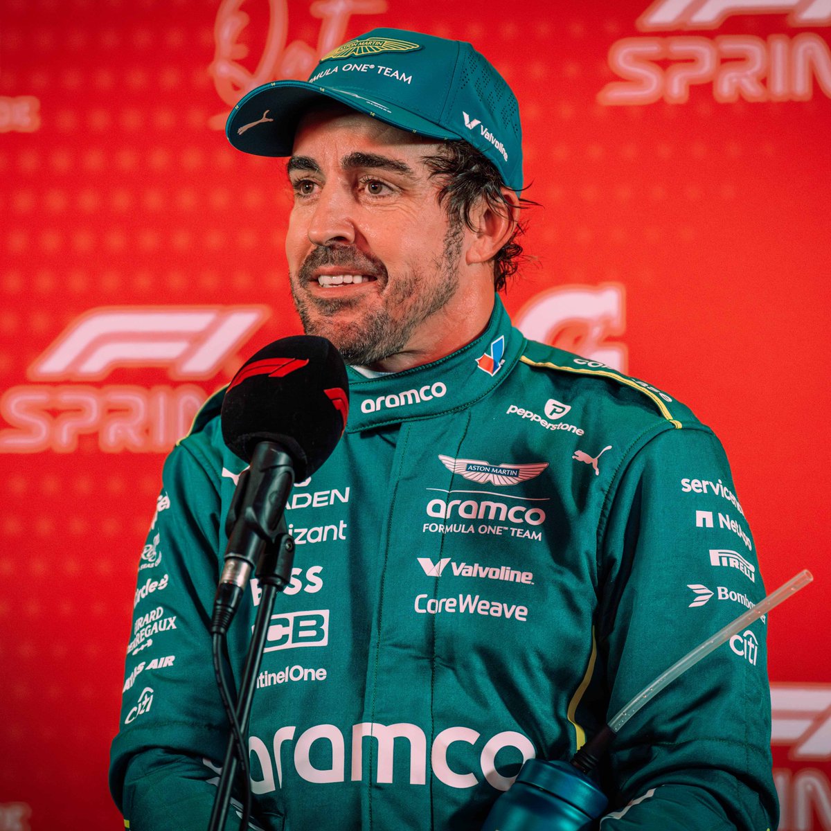 SoyMotor's tweet photo. 🌟Fernando Alonso rompe, de nuevo, todos los pronósticos

🤩Ha llevado al Aston Martin a la CUARTA posición en la Sprint Qualy: "Uno de los mejores resultados de la temporada"

🗣️"24 años de experiencia, 44 años de edad… Tiene sus desventajas, como que me canso más con el jet lag y los viajes, pero conozco los neumáticos, las pistas y cómo extraer el máximo del coche"

#F1 #QatarGP
