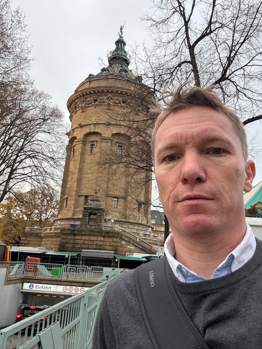 Lockhead's tweet image. Today and tomorrow the #CLC_Conf in Mannheim puts the focus on #PlatformEngineering #DeveloperExperience and a few #CNCF projects 🙃

I am excited to re-meet with old friends and make new friends ❤️

if you are attending, say HI 🙋

#DevOps #CloudNative #TechConference