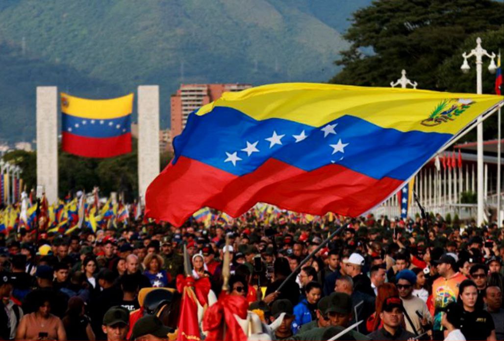 ¡Aquí estamos! 
Sin miedo, porque la lucha del pueblo no se detiene. La fe y la unidad son nuestras herramientas para alcanzar la victoria que merecemos.
 #AVenezuelaNoLaTocaNadie 
#CHCh