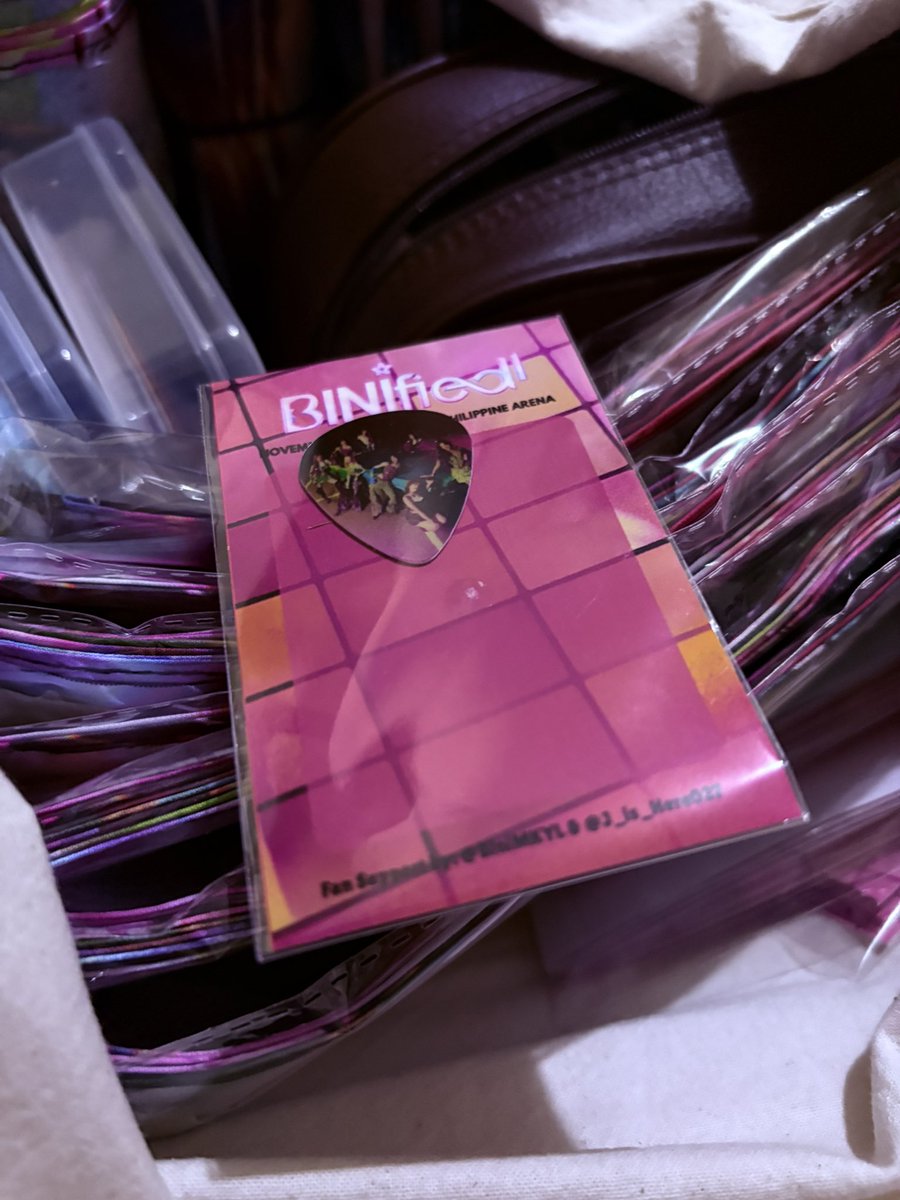 Kung sino man makabunot nito bukas, bibigyan ko full set ng Guitar Picks 🤭