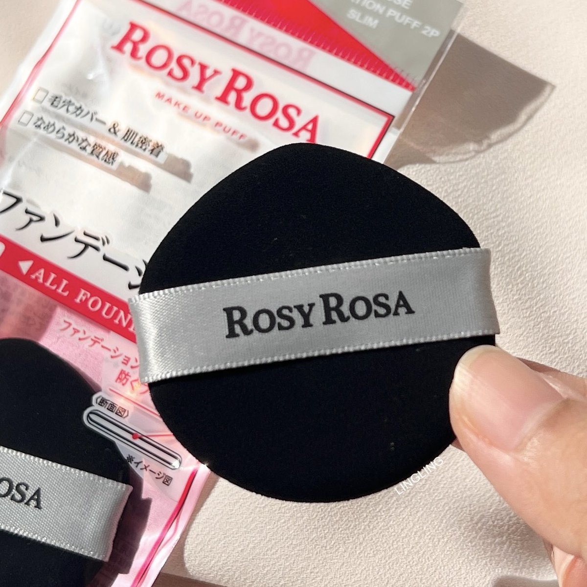 ling_wrsc's tweet photo. เป็นอีกปีที่พัฟ rosy rosa ได้รางวัล ตอนนี้เค้ามีแบบ slim มาแล้วนะถ้าใครรู้สึกว่ารุ่นเดิมมันหนาเกินเข้าซอกยากมาที่รุ่นนี้แทนได้ เอามาใส่ตลับคุชชั่นได้นะอันนี้ ชอบมากๆๆ

ปีนี้ได้ที่ 2 grand prize, ที่ 1 หมวด beauty tools &amp; accessories ค่ะ (ที่ได้รางวัลคือรุ่นหนานะ) https://t.co/WMYf7JQNYI