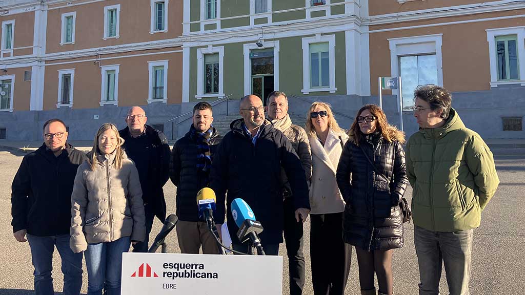 🔴🗣 VÍDEO · Esquerra denuncia l’incompliment de les millores ferroviàries i reclama una Autoritat de Transport pròpia per a les Terres de l’Ebre

📷 LA NOTÍCIA: setmanarilebre.cat/video-%c2%b7-e…

<a href="/ERCEbre/">Esquerra Republicana Federació de l'Ebre</a> <a href="/Normapujol/">Norma Pujol i Farré 🎗️</a> <a href="/adamtomas/">Adam Tomàs i Roiget</a> <a href="/marilleixa/">Mar Lleixà Fortuño</a> <a href="/jordigaseni/">jordigaseni</a> <a href="/francescbarbero/">Francesc Barbero i Escrivà</a> <a href="/verallombart/">Vera Llombart i Sanjuan</a> @ ...