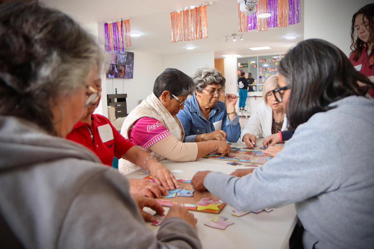 difhgo's tweet image. En la Casa de Día “María Elena Ramírez de Lozano”, las personas mayores, participaron en un taller de memoria colectiva que impulsó la convivencia, la reflexión y la salud emocional. 🧩🙌🏻❤️