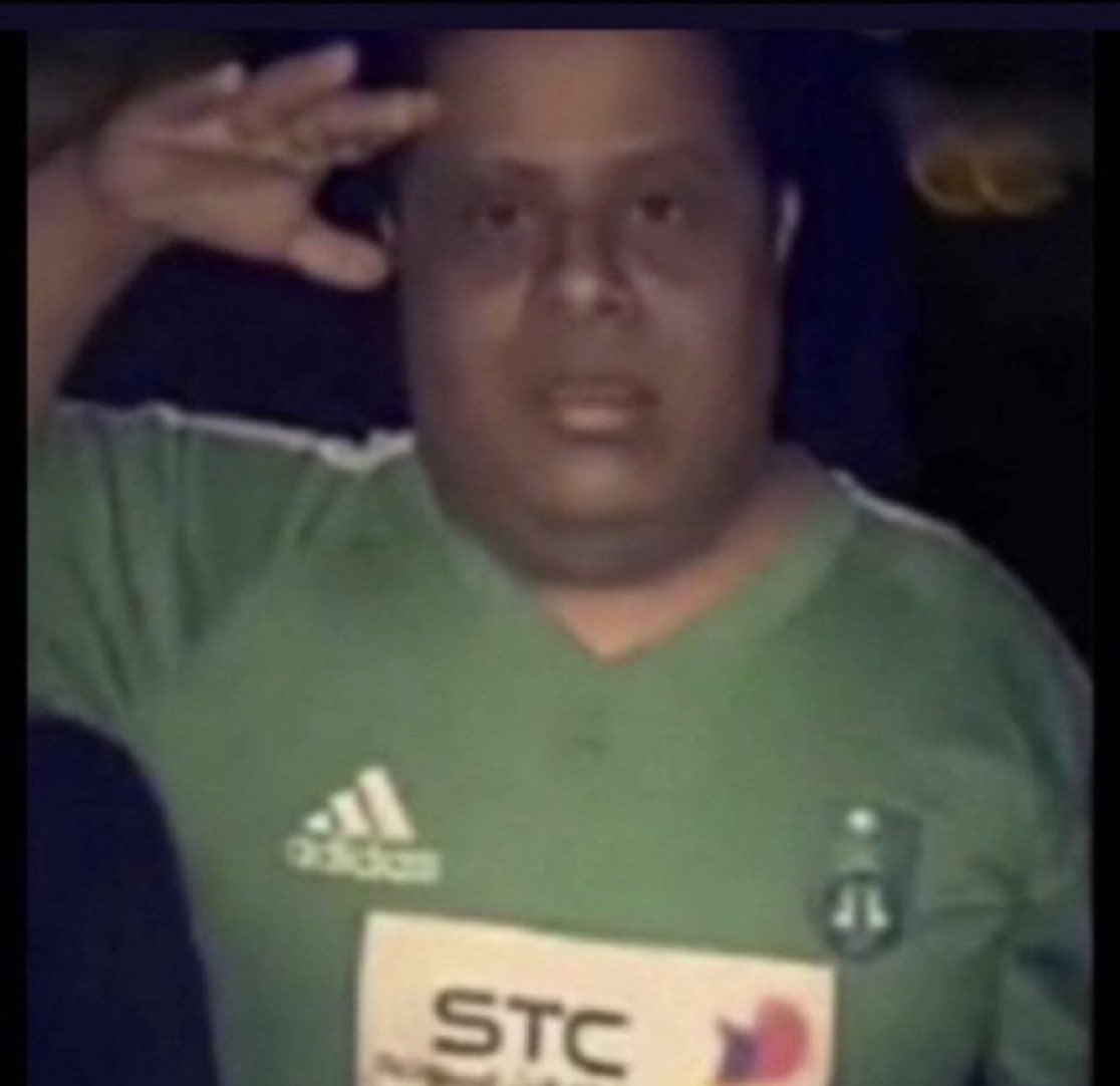 لك موسم تطالب بابعاد كيسيه 

انت عند شاشة التلفزيون مع اهدافه