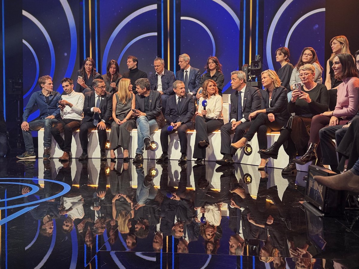 alainweill's tweet photo. Très heureux d’avoir fêté hier soir avec toutes ses équipes que j’ai retrouvé avec tellement de plaisir les 20 ans de Bfmtv. Que de souvenirs et d’émotions : quelle aventure! Merci encore à tous. @BFMTV @apollineWakeUp @Olivier_Truchot @AlainMarschall @amplepuisien https://t.co/sjvDyLdAtI